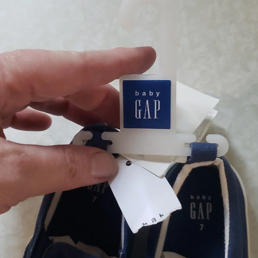 NWT Baby Gap Shark Shoes‎ size 7